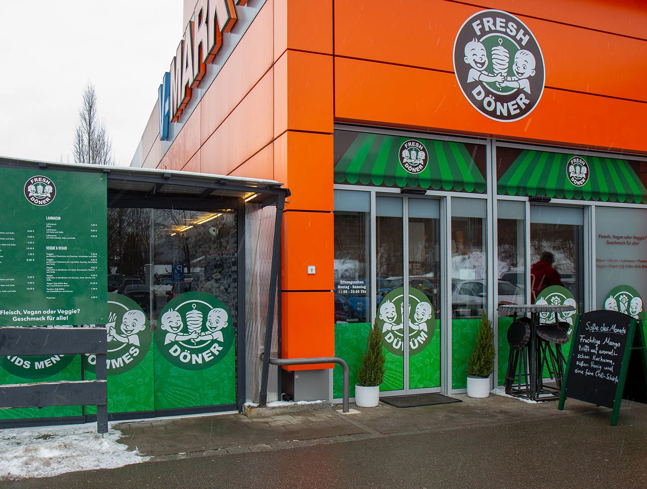 Schaufensterbeschriftung von Fresh Döner