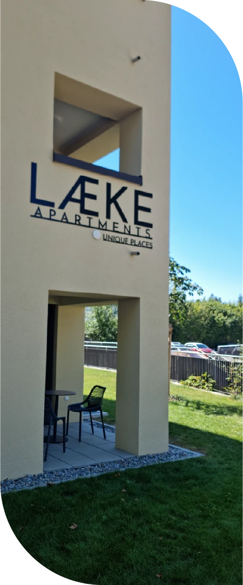 Fassadenbeschriftung der LÆKE Apartments