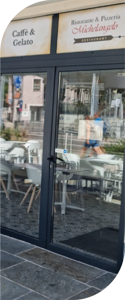 Ladenbeschriftung Ristorante Pizzeria Michelangelo mit Schild und Türbeschriftung