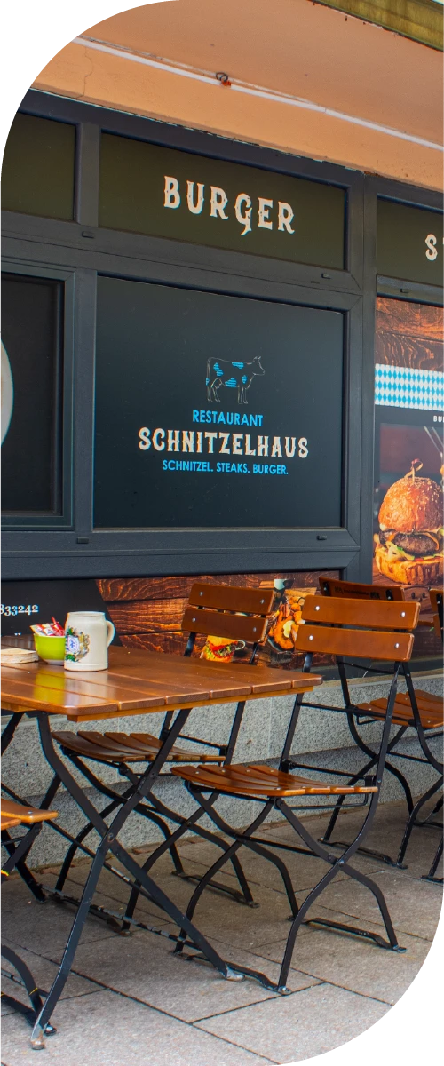 Beschriftung im Außenbereich des Restaurants Schnitzelhaus